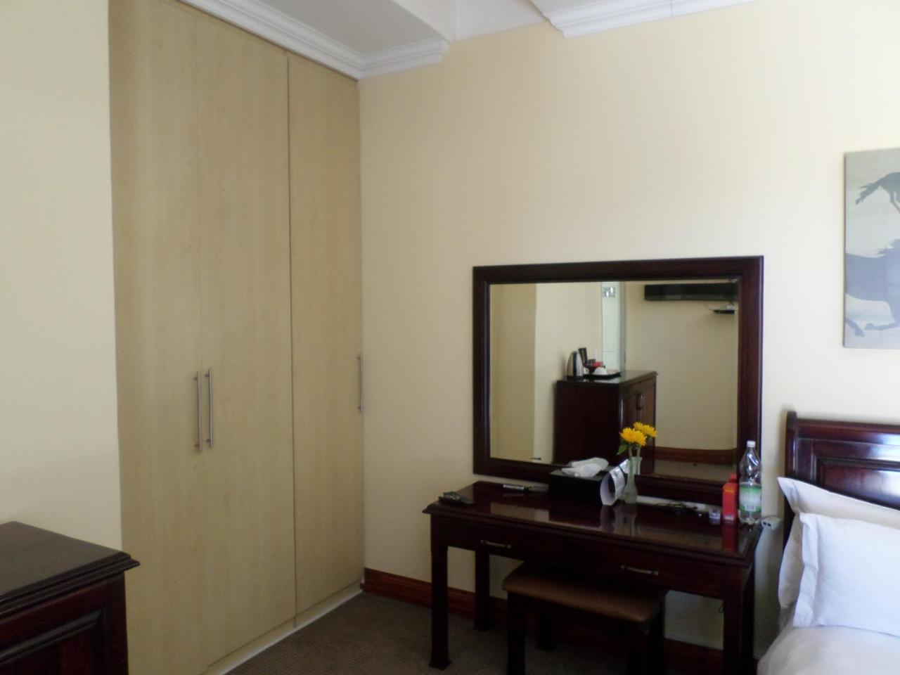 The Links Guest House Претория Екстериор снимка